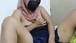 Viral Guru Hijab Teases with Big Payudara Display.