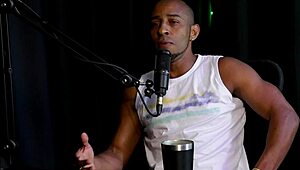 家族のことを考えて兄をアダルト業界に巻き込もうとする