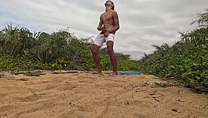 African handjob leads to cumshot on the beach