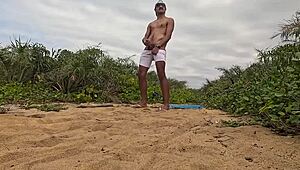 African handjob leads to cumshot on the beach