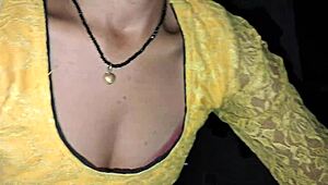 टीचर भाभी की बड़ी चूत को कमशॉट तक चाटता है