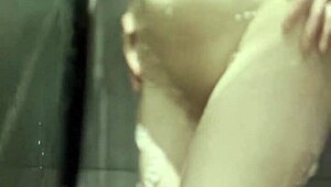 ดูฉันเล่นในห้องน้ำ โชว์เรือนร่างเซ็กซี่