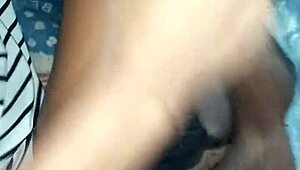 Karın büyük yarrağı keyif alırken kuçold olarak izlemek harika hissettiriyor