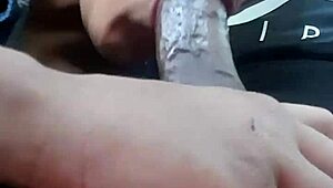 濡れたカーヘッドで興奮してる？