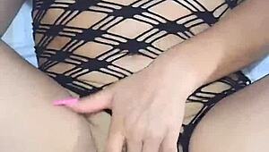 Bírja a nedves puncim a hatalmas faszt? Anális orális kolumbiai latina csajjal