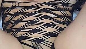 Bírja a nedves puncim a hatalmas faszt? Anális orális kolumbiai latina csajjal