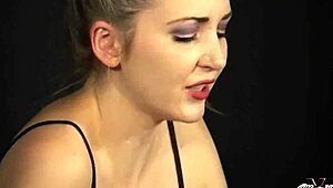 asian hotties feel intense pleasure cumming on double ended dildo