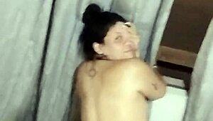 Entro A Una Habitación De Hotel Y Me Coge Un Desconocido!