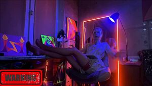 Amatør crossdresser forvandles i badet og tager stor sort pik i røv og fitte dobbelt penetration