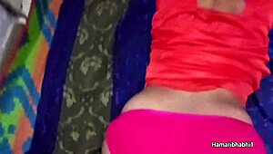 Hot Indian desi bhabhi passionate sex का मजा लेती है