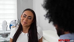 Разочарована милф опитва анал за първи път