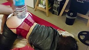 Franse amateur in satijnen lingerie geniet van clothed doggystyle met pijp en rimjob.