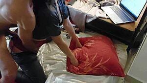 Franse amateur in satijnen lingerie geniet van clothed doggystyle met pijp en rimjob.