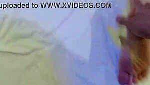 deslizando bucetinha pelo pau sem camisinha