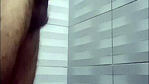 Tucacheritocacheron - Mientras Que Espero En La Ducha A Mi Vecina Me Masturbo
