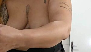 Мои дырки сегодня используют под сперму, шлюха-хотвайф в кайфе