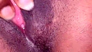 i couldn't resist my girlfriend's wet pussy lips