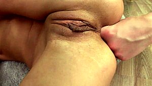 Regarde ces lesbiennes se lécher la chatte comme des folles