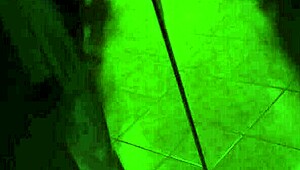 Още една мръсница вика високо от кеф