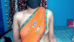 Indian Girl Feels Passion During Live Sex Show