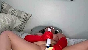 i am naked, masturbating with red gloves and toys like dildo and vibrator. feeling so sexy with scarlett knight.