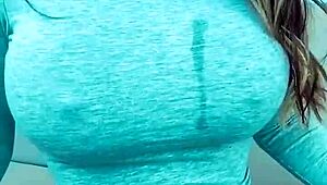 ビンボー娘たちウェブカムで指マンオナニー大乱れ！