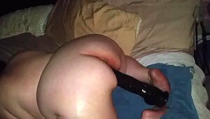 Еще пышка с большой пиздой, жирной жопой и ножками