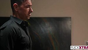 blondă fierbinte împărtășește viața ei cu briza cu o fată timidă 18+