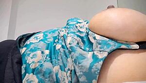 Cewek Latina Berisi Horny Mainin Toket Alami dan Puting Setelah Mabuk Pesta