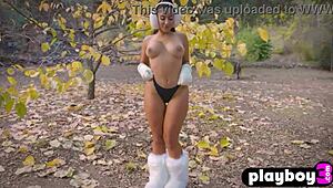 I watch this attractive big tits babe do a sexy striptease and expose her amazing body.