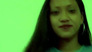 morocha puta masturbates with great tits