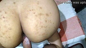 Saya Bongkokkan Brunette Cantik Di Sofa