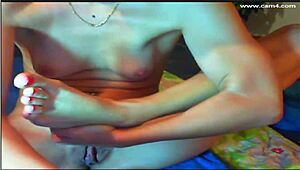 Superoksana performs foot fetish on webcam