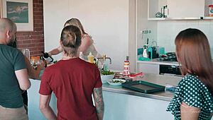 Warum stöhnen mit Toys, Fingering, Dildo, nasser Muschi, Reiten, Squirting Woody Violet Devine Trixie Monroe Nova Leo?