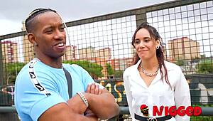 Isa désespérée pour baise sans capote, on lui en donne une géniale 😈