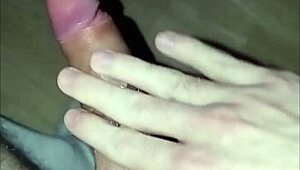 หนุ่มสมัครเล่น 18+ เริ่มนวดควยใหญ่ตัวเอง จนแตกน้ำแตกแรง