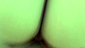 Gordinha ninfeta sentando buceta no motel e acabando na piroca !!