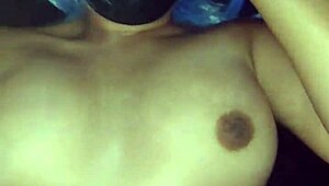 Geile otaku wordt voorovergebogen en hard geneukt zonder rubbertje! 😈