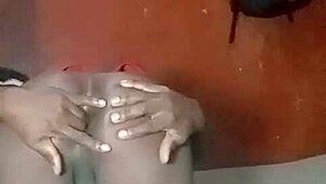 sexyjayla254 fingers her gaping ass up close