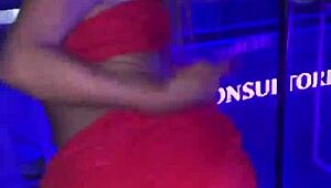 Nicks Rodrigues dansar funk på festen med den unga 18+ busiga tjejen