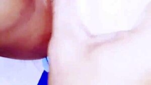 Jeg slikker min latina kones fisse med denne dildo