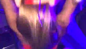 Nicks Rodrigues danst funk op het feest met dat jonge 18+ stoute meisje