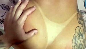 Braziliaanse vrouw in lingerie pakt monster pik thuis.