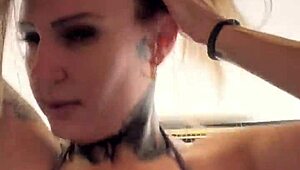 Sitting on dick while doing gym exercises feels amazing!