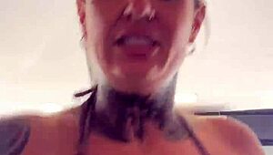 Sitting on dick while doing gym exercises feels amazing!