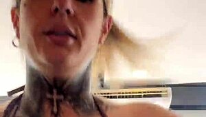 Sitting on dick while doing gym exercises feels amazing!