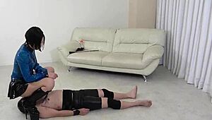 Japán femdom Yuen arccal üléses és edging kézimunkával dominál