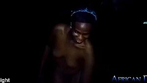 Pareja dice: quitémonos todo en el jardín y corramos en la ducha con facial.