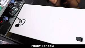 Vroči debeli tatovi vedo, da jih mora tržni čuvaj pofukati - fuckthief