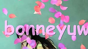 i got some cute fotitos and video of rosa with pigtails.